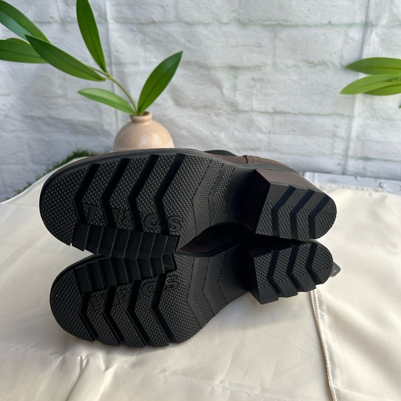 Sorel Women's Cate Chelsea Boot
Casual Waterproof Blackened
Brown size 6 new - Picture 15 of 16